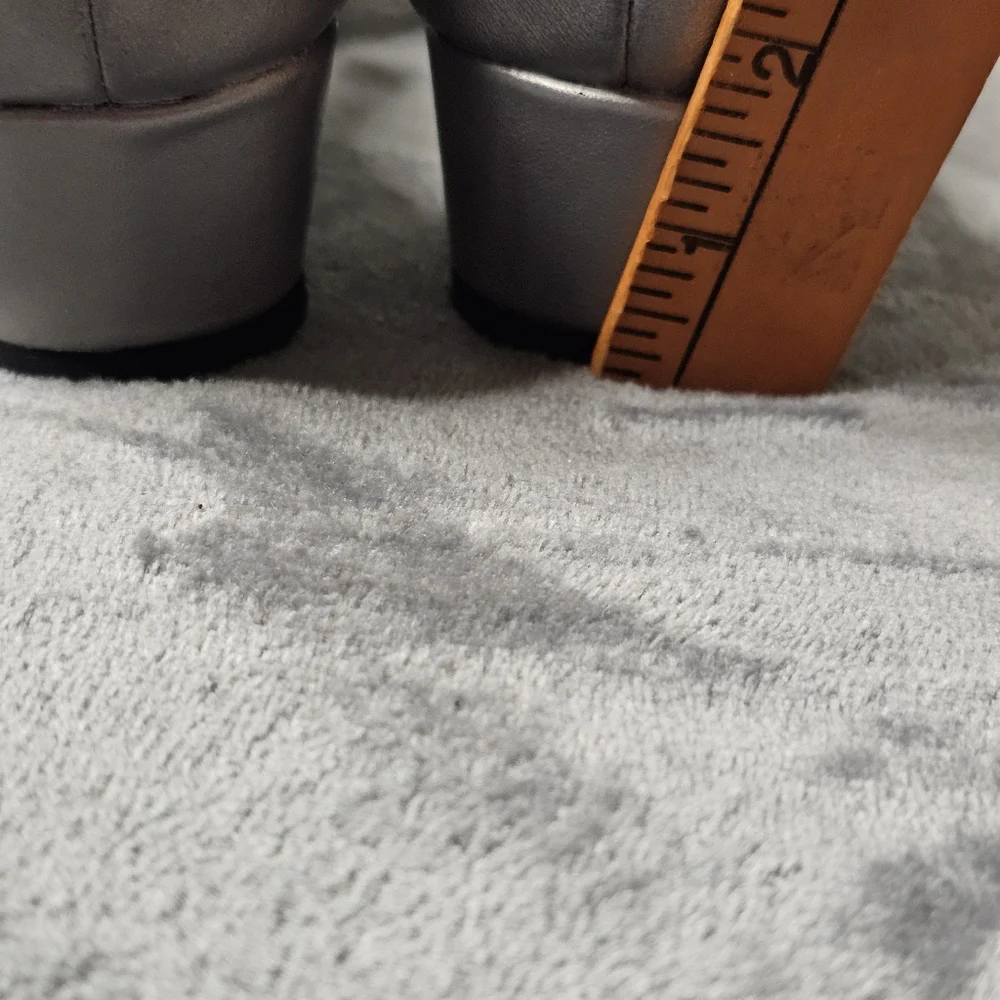 David Tate Silver Women's Wedge Sandals Size 8.5WW. Leather Upper‎
